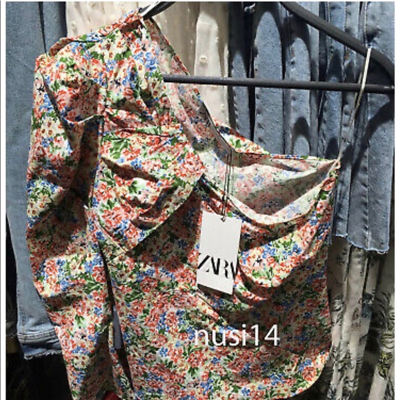 Zara Tops - Zara floral print top